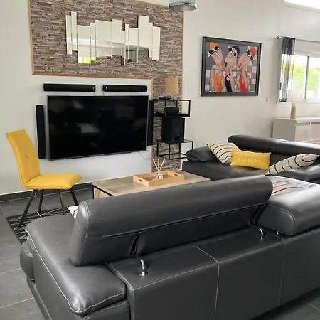 Maison Avec Piscine Couverte 別荘 Louannec
