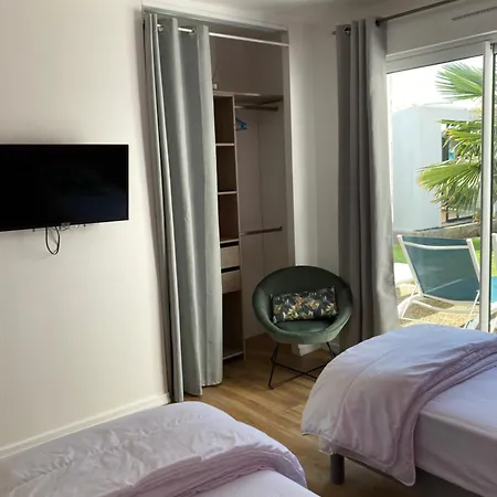 Maison Avec Piscine Couverte 別荘 Louannec